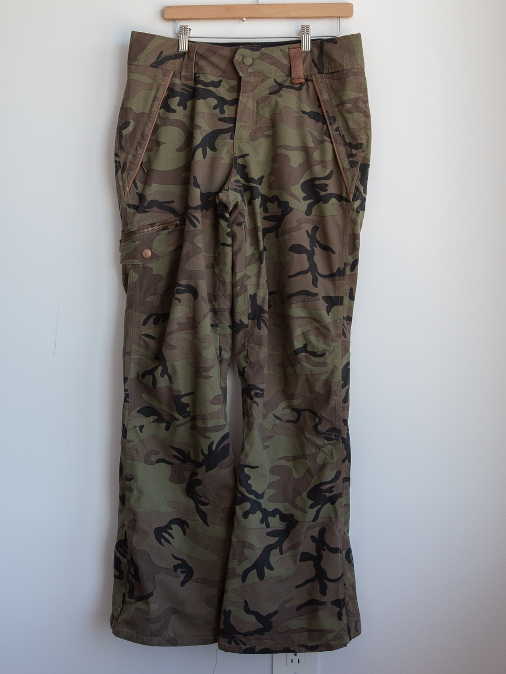 Holden Camo Snowboard Pants Medium Waterproof Breathable Ski Pants